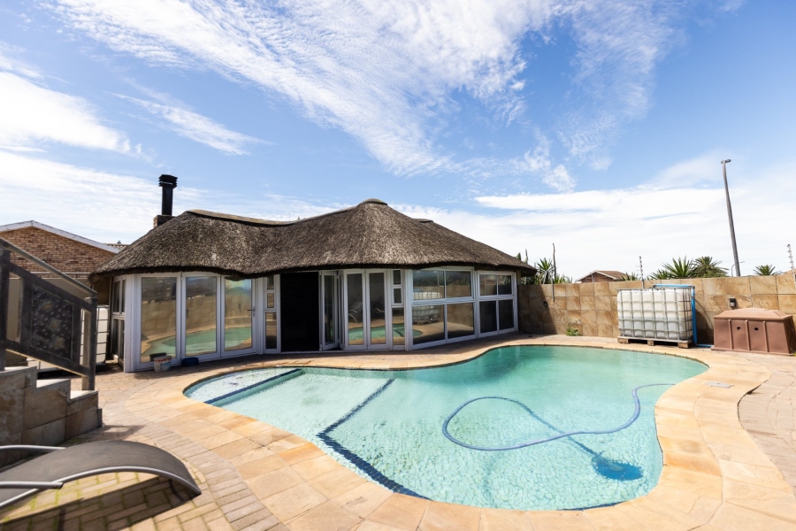 4 Bedroom Property for Sale in Bluewater Bay Eastern Cape